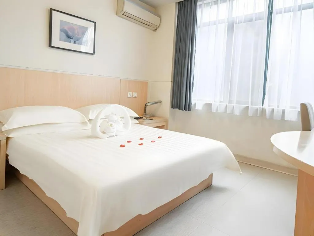Bed in Jinjiang Inn E'ling Cultural and Creative Second Factory