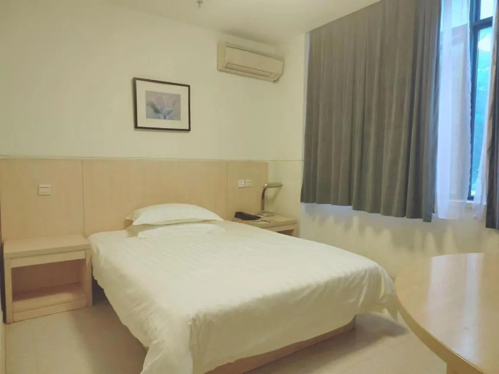 Bed in Jinjiang Inn E'ling Cultural and Creative Second Factory