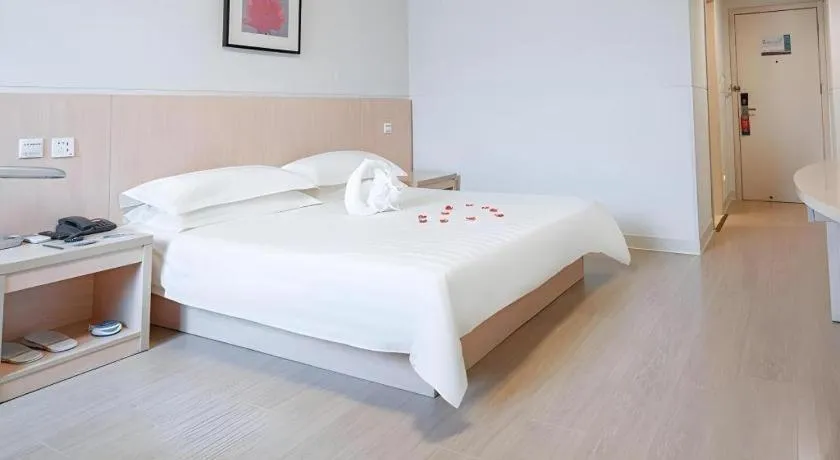 Bed in Jinjiang Inn E'ling Cultural and Creative Second Factory