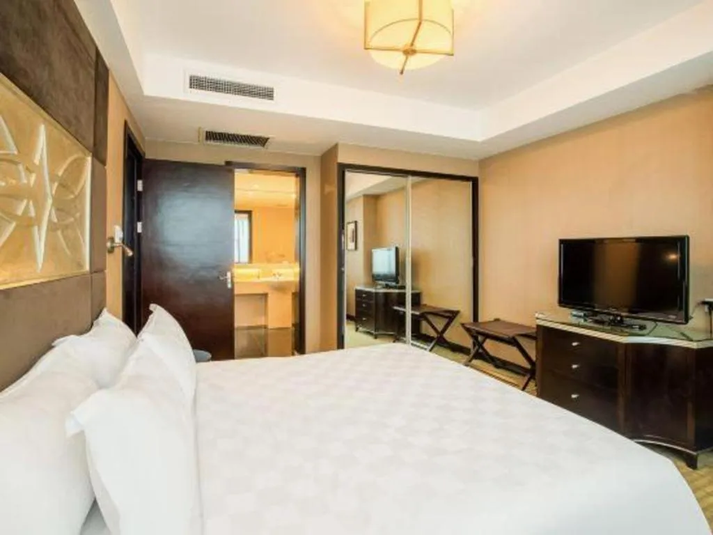 Bed in Zibo Blue Horizon International Hotel