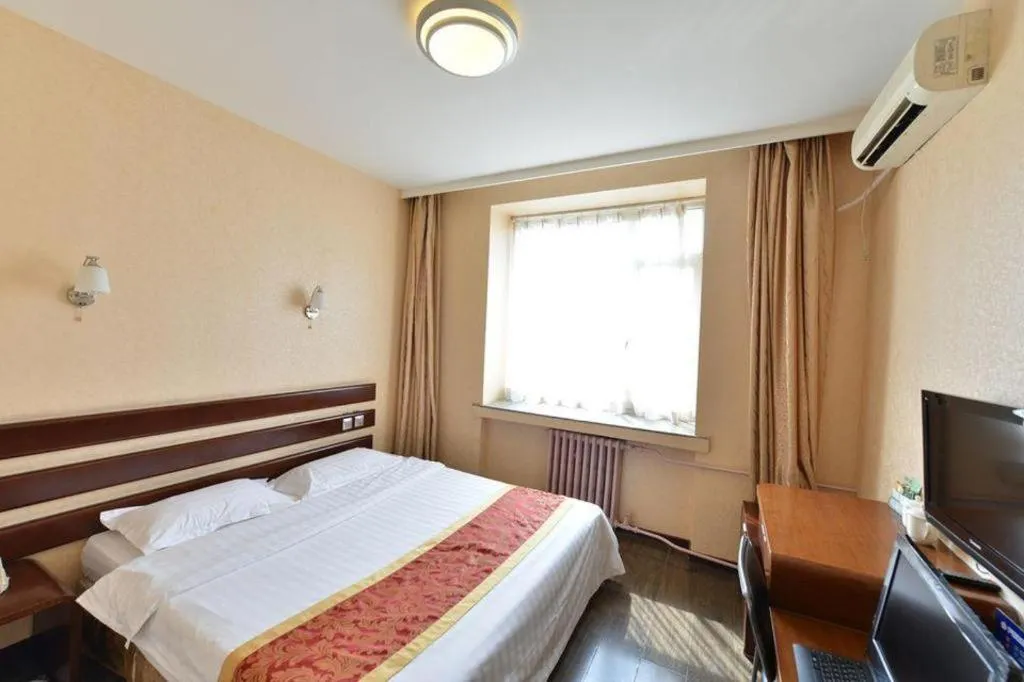 Bed in Super 8 Hotel Beijing International Exhibition Center