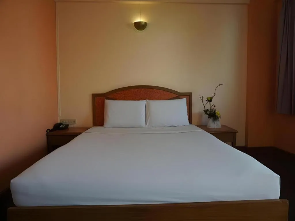 Bed in Tanaphat Hatyai Hotel