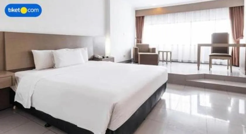 Bed in Danau Toba Hotel International