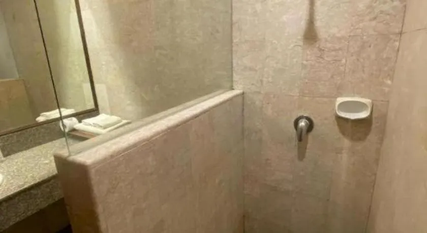 Sri U-Thong Grand Hotel