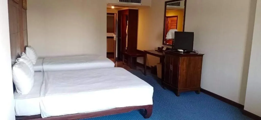 Bed in Sri U-Thong Grand Hotel