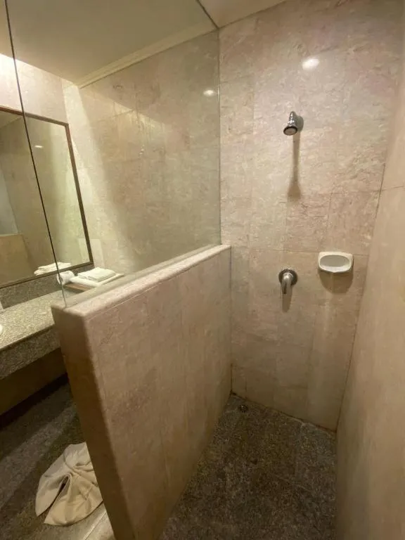 Sri U-Thong Grand Hotel