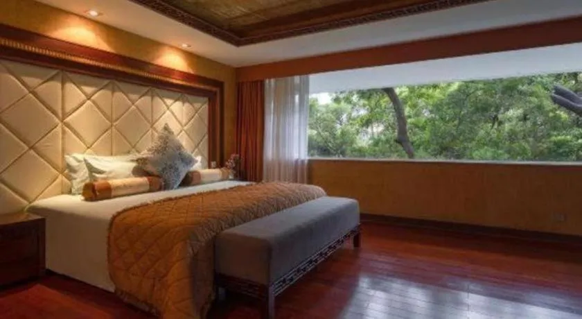 Bed in Nanhai Oil Hotel