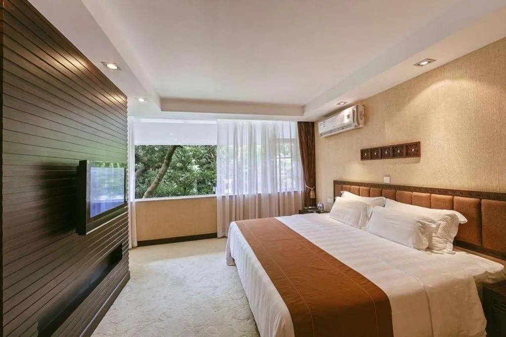 Bed in Nanhai Oil Hotel