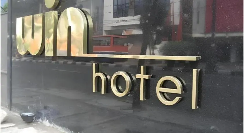 Win Hotel Blok M
