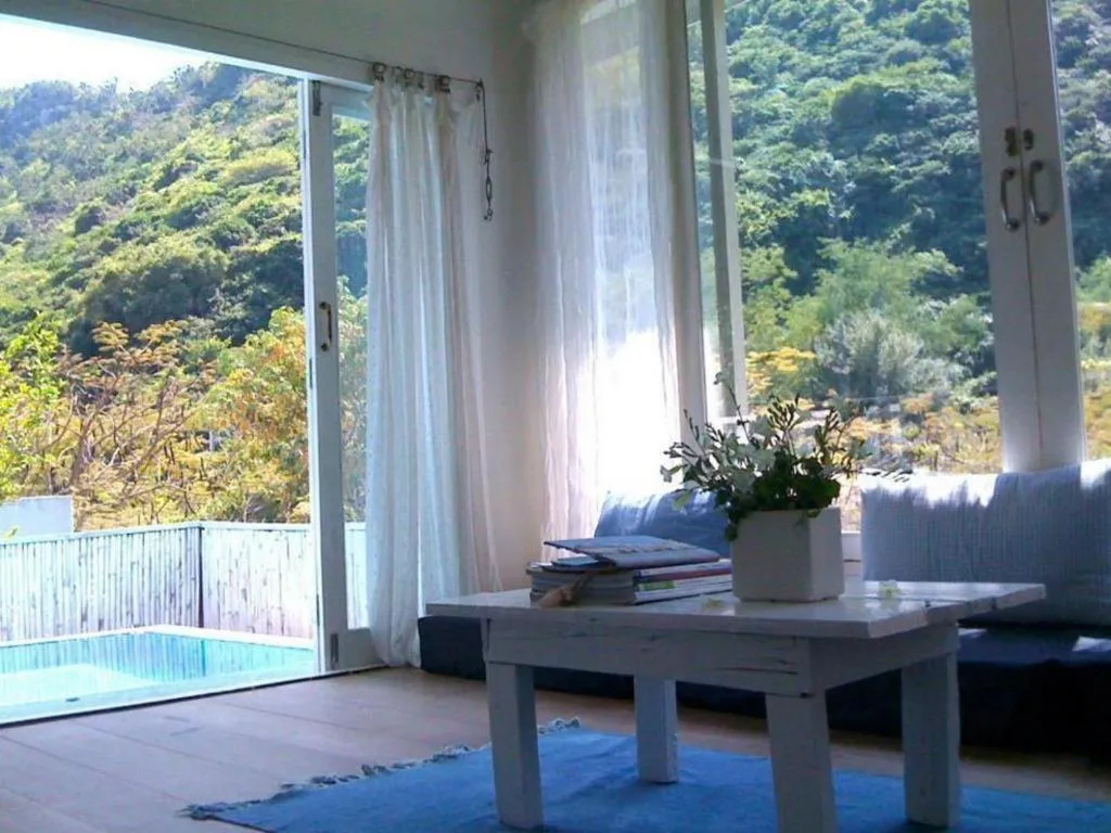 Brassiere Beach Hotel