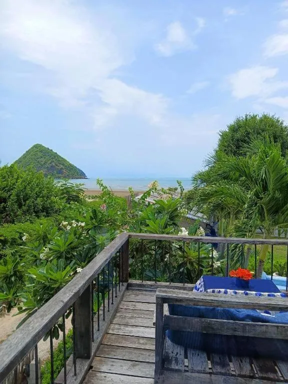 Brassiere Beach Hotel