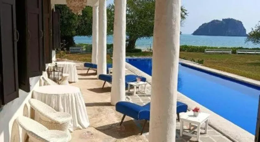 Brassiere Beach Hotel