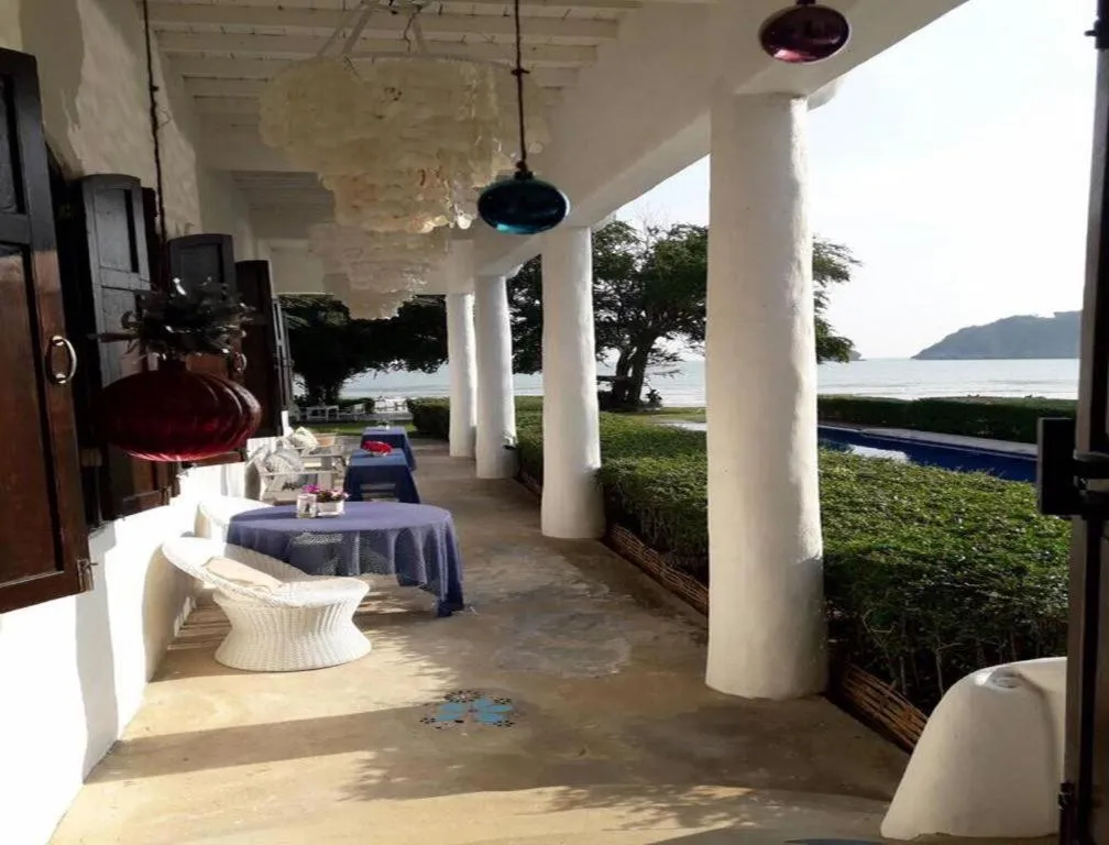 Brassiere Beach Hotel