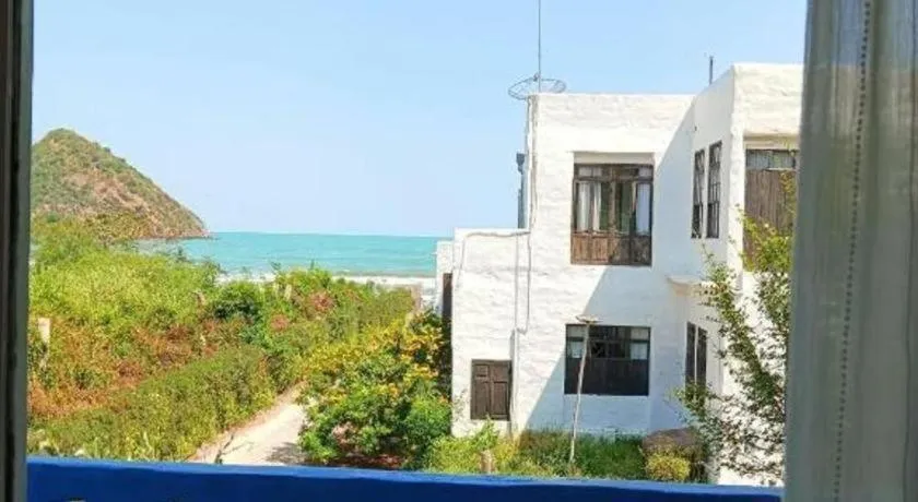 Brassiere Beach Hotel