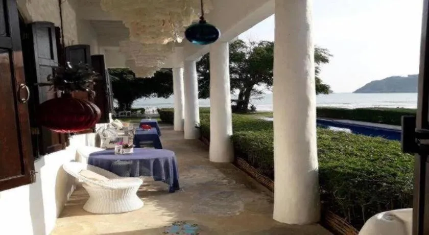 Brassiere Beach Hotel