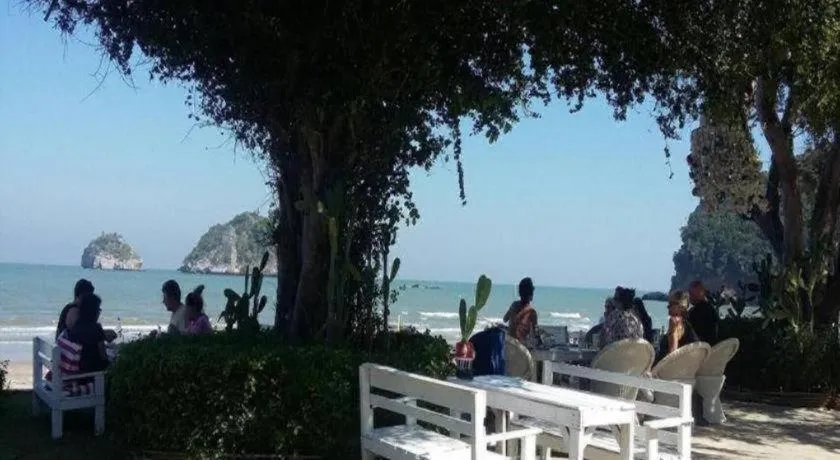 Brassiere Beach Hotel