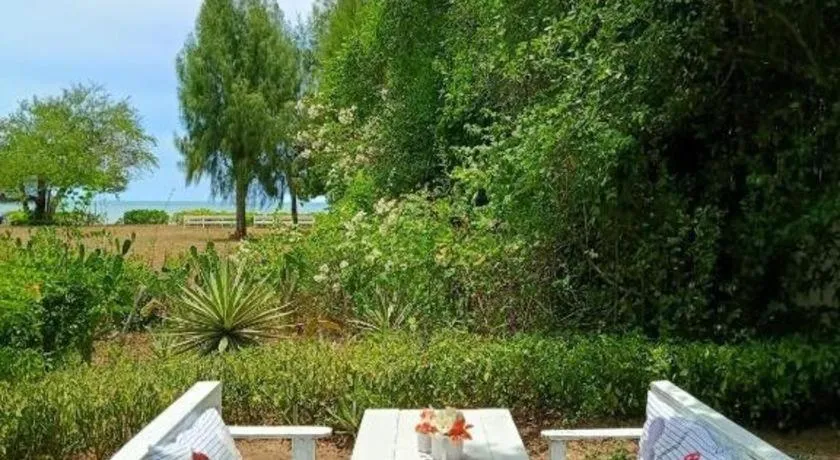 Brassiere Beach Hotel