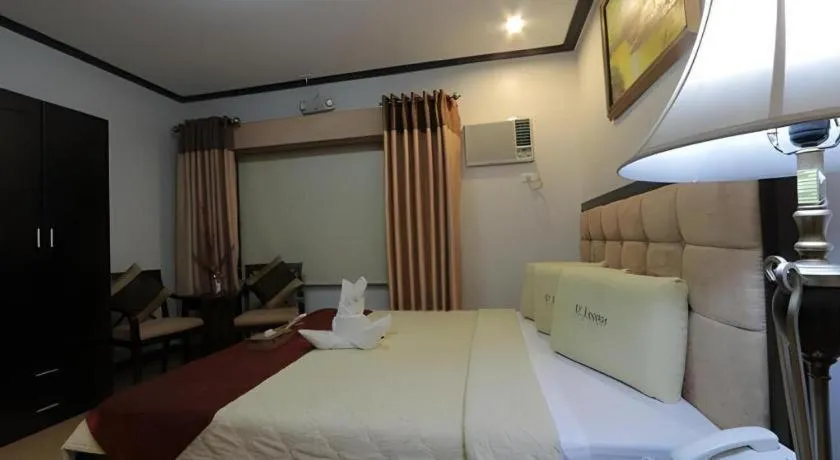 Bed in D' Leonor Hotel