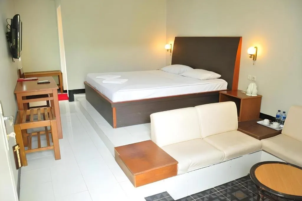 Bed in Hotel Minahasa