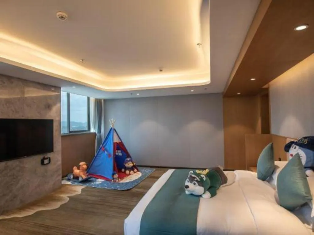 Bed in Kunming Greenlake View Hotel