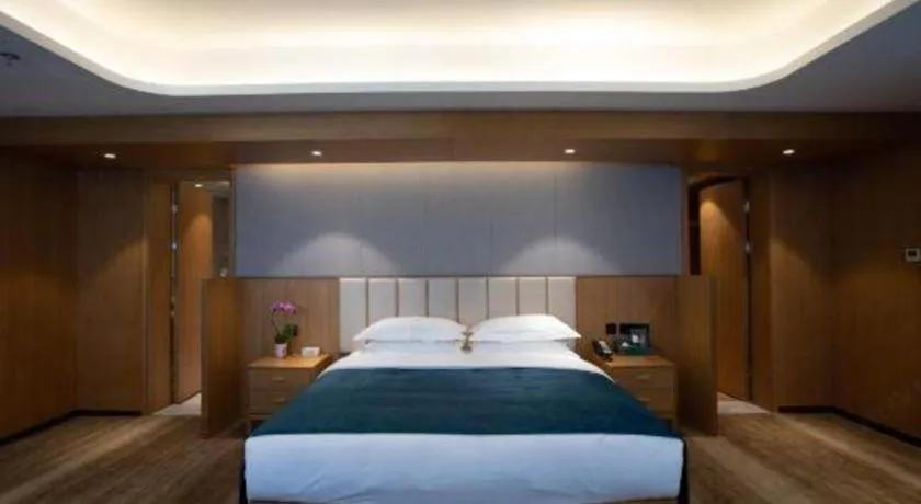 Bed in Kunming Greenlake View Hotel