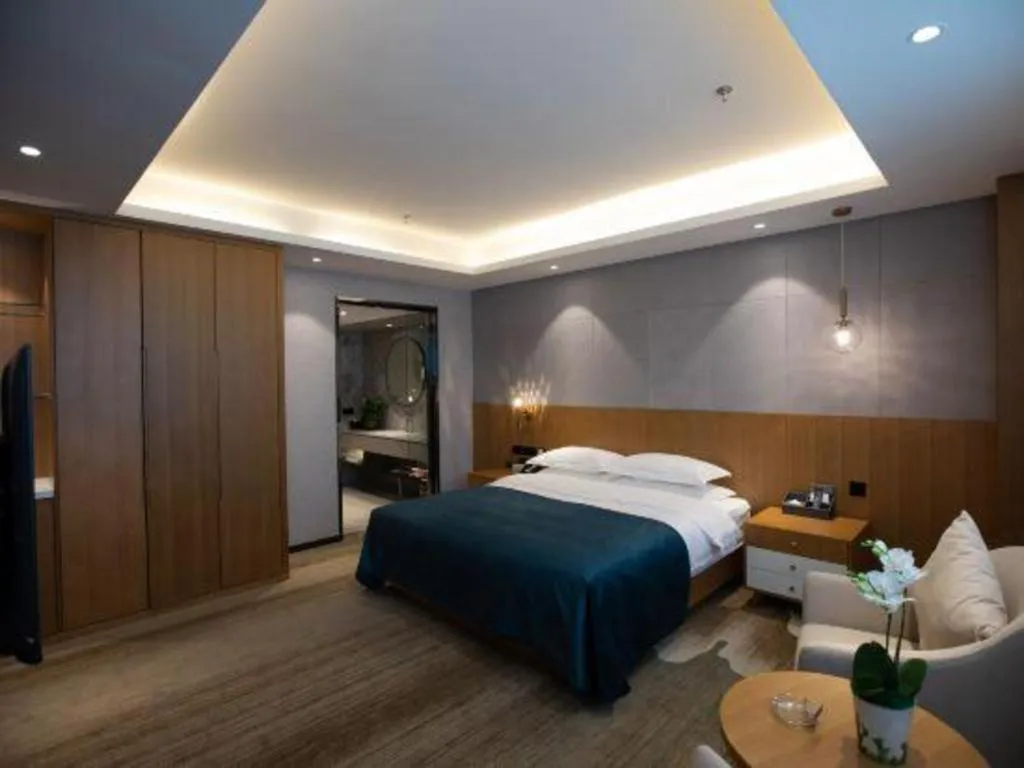 Bed in Kunming Greenlake View Hotel