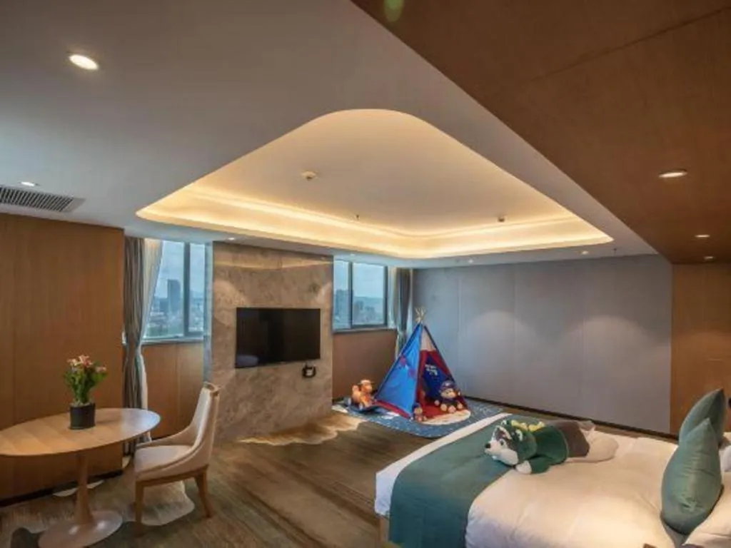 Bed in Kunming Greenlake View Hotel