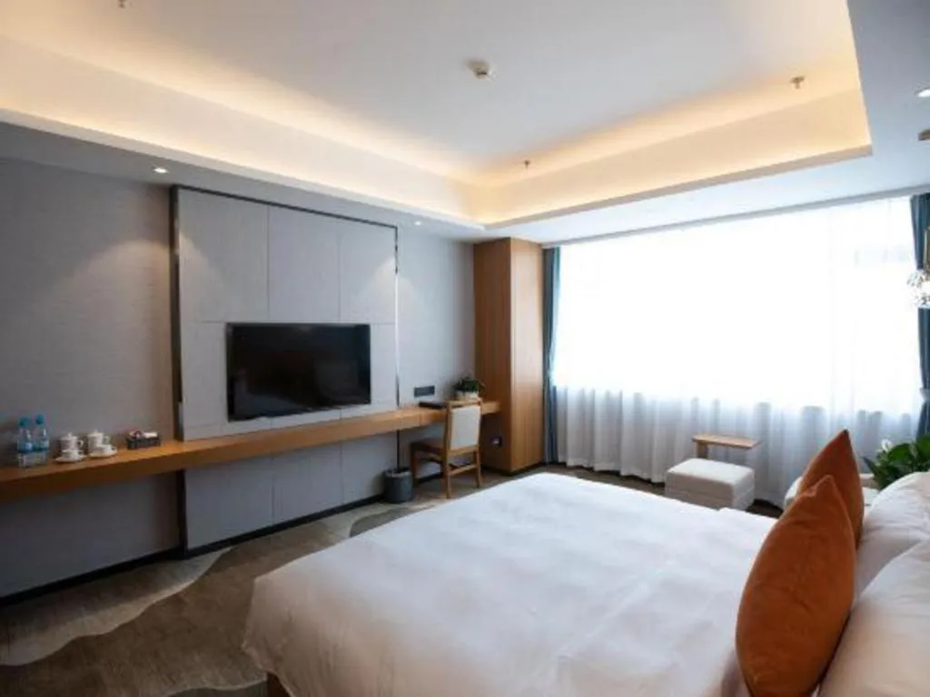 Bed in Kunming Greenlake View Hotel