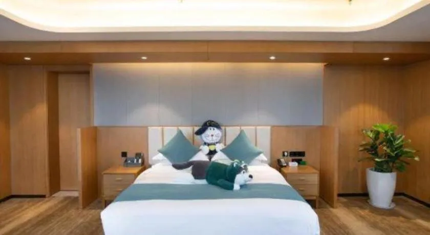 Bed in Kunming Greenlake View Hotel