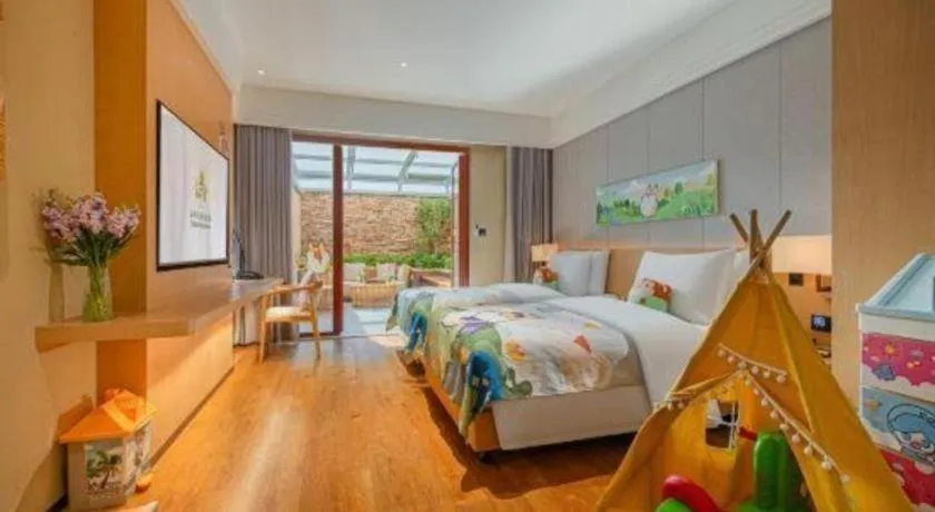 Bed in Dongguan Castfast Hotel