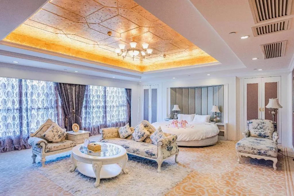 Bed in Dongguan Castfast Hotel