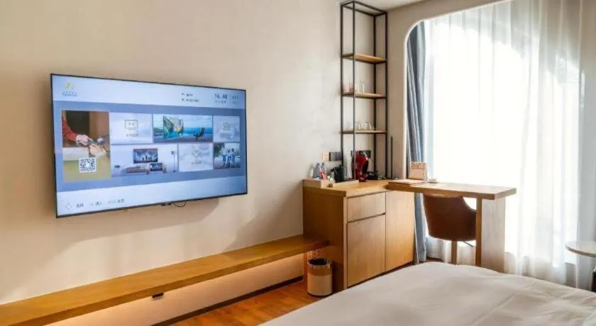 Bed in Dongguan Castfast Hotel