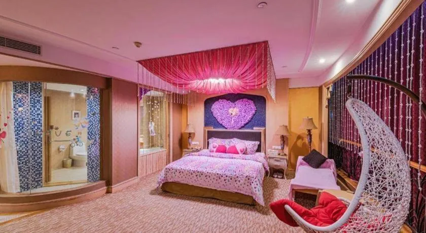 Bed in Dongguan Castfast Hotel
