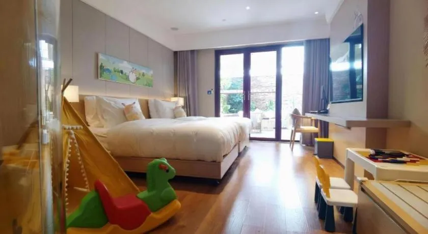 Bed in Dongguan Castfast Hotel