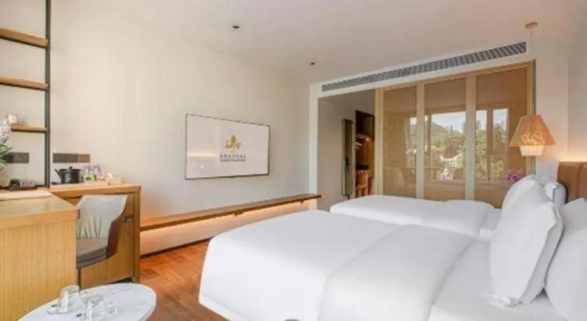 Bed in Dongguan Castfast Hotel