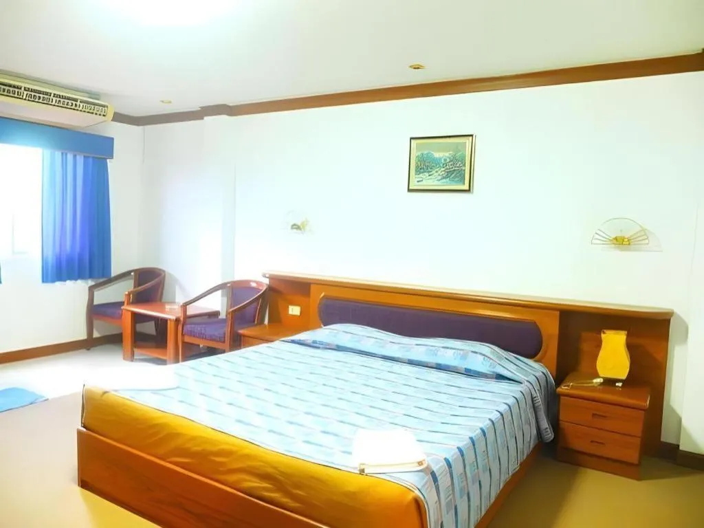 Bed in Sea Falcon on the Water