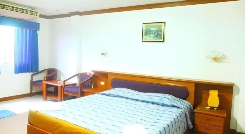 Bed in Sea Falcon on the Water