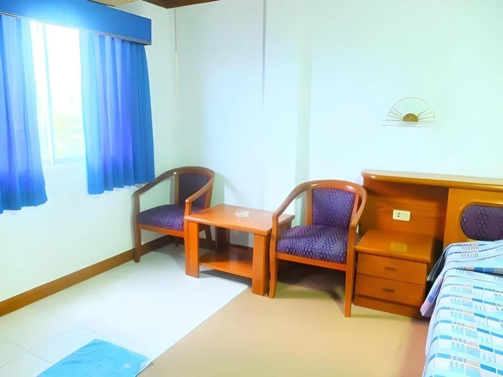 Bed in Sea Falcon on the Water