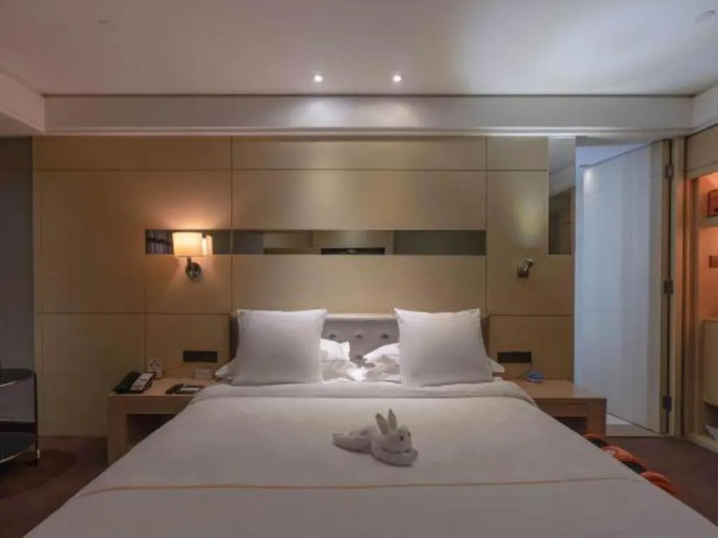 Bed in Urumqi Bayinhe Hotel