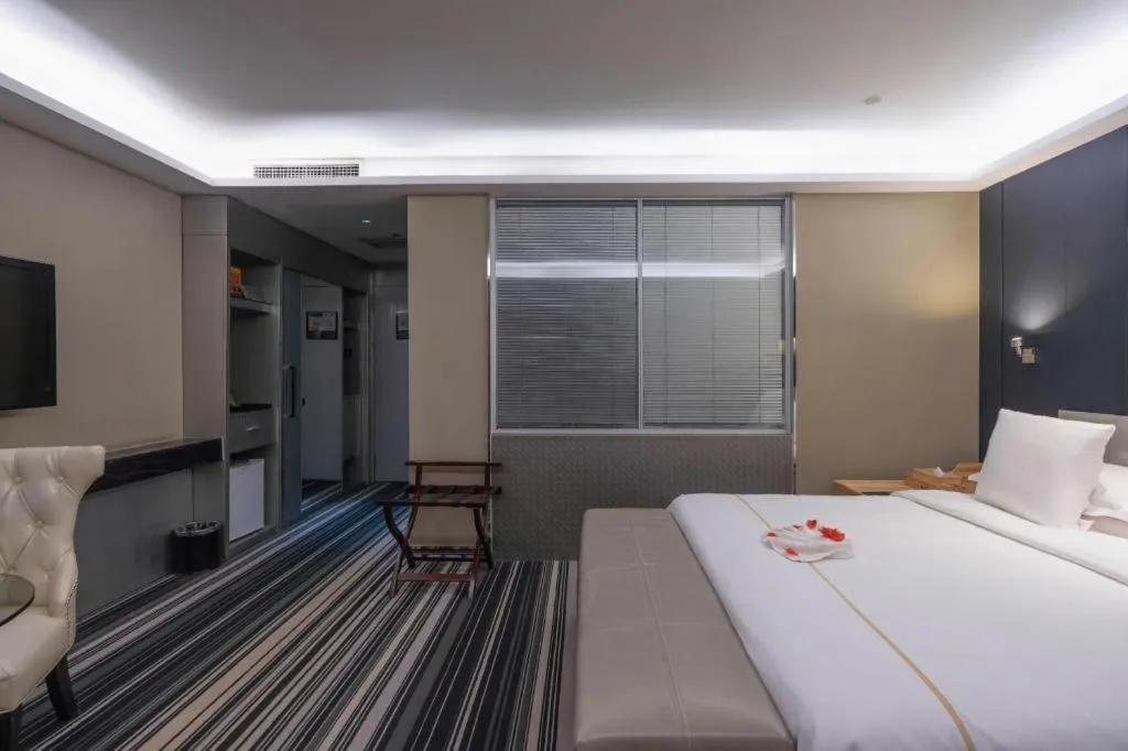 Bed in Urumqi Bayinhe Hotel