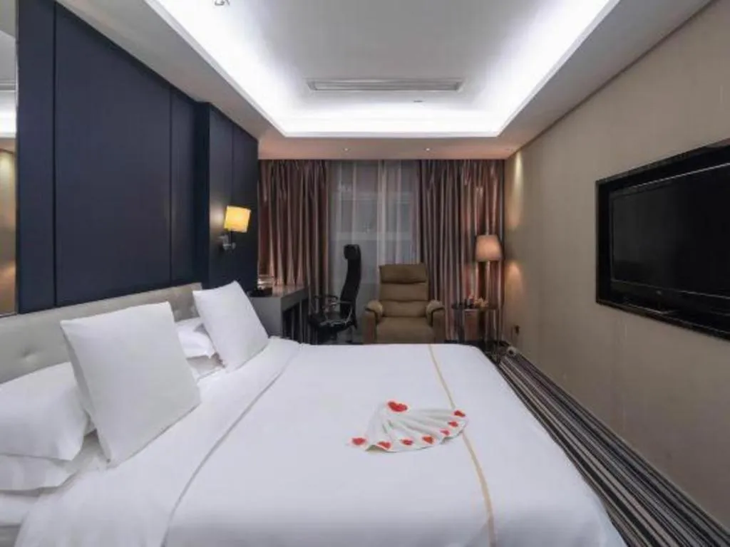 Bed in Urumqi Bayinhe Hotel