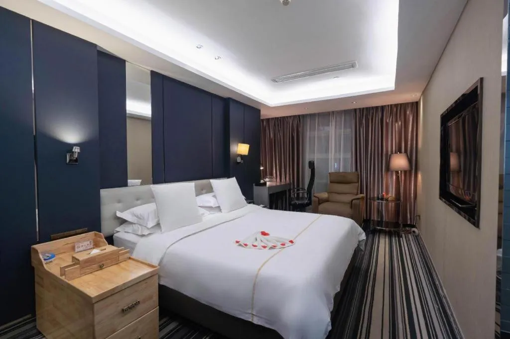 Bed in Urumqi Bayinhe Hotel