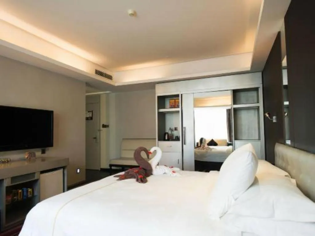 Bed in Urumqi Bayinhe Hotel