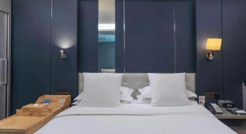 Bed in Urumqi Bayinhe Hotel