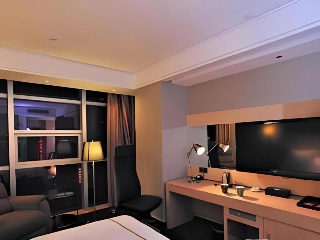 Bed in Urumqi Bayinhe Hotel