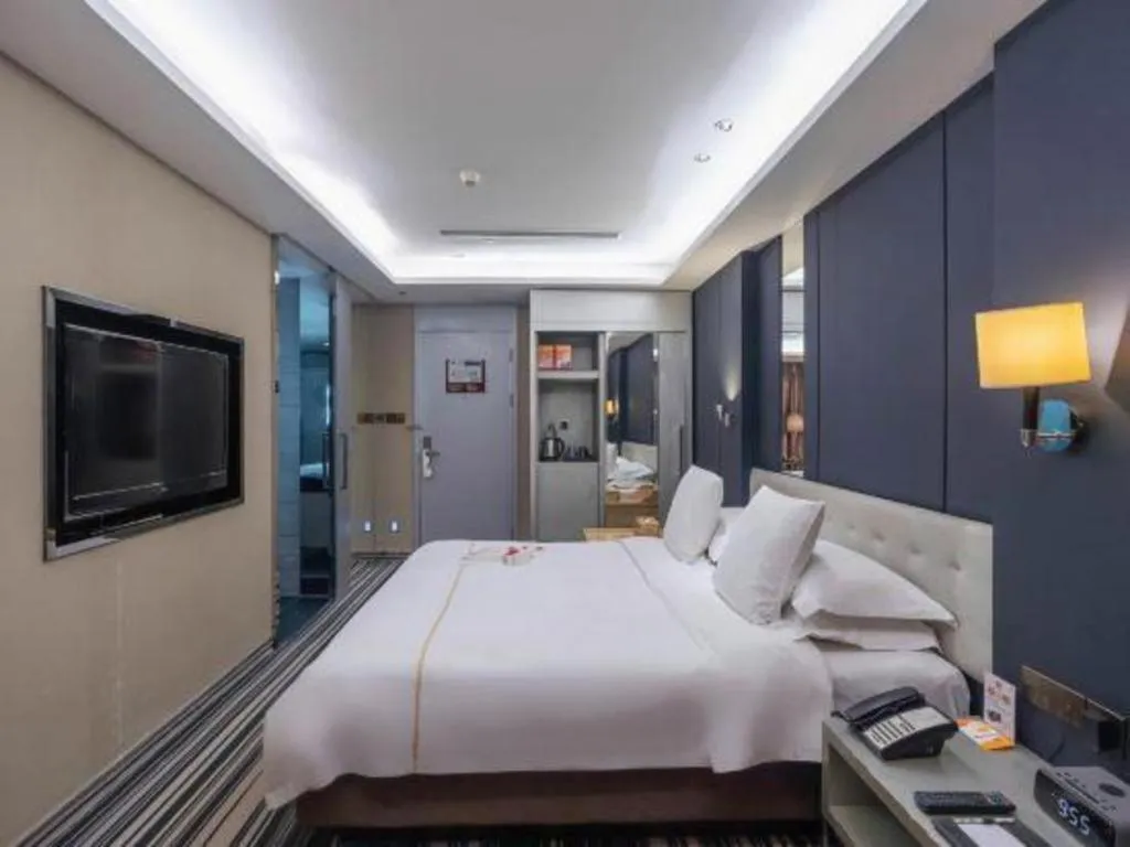 Bed in Urumqi Bayinhe Hotel