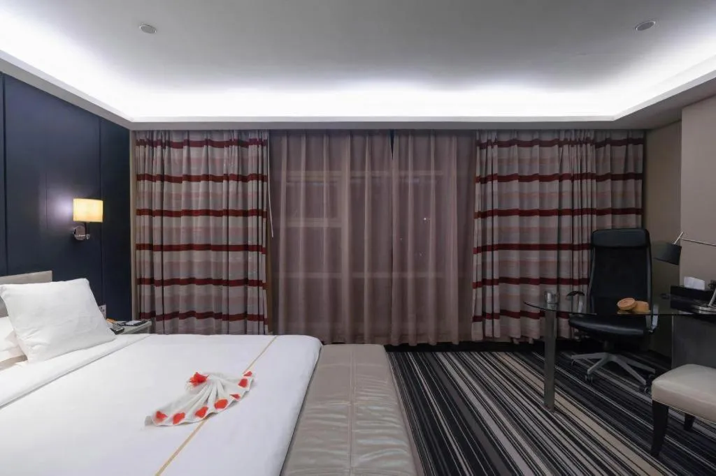 Bed in Urumqi Bayinhe Hotel