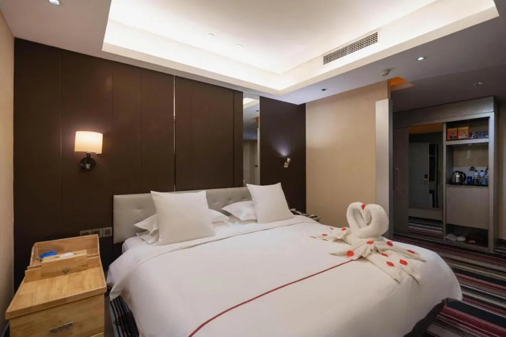 Bed in Urumqi Bayinhe Hotel