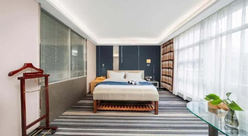 Bed in Urumqi Bayinhe Hotel