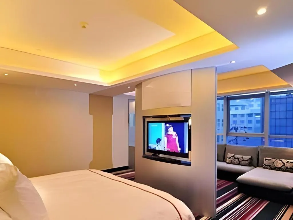 Bed in Urumqi Bayinhe Hotel